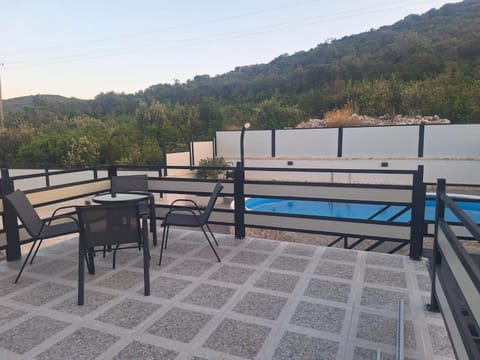 Balcony/Terrace, Mountain view, Pool view, Swimming pool