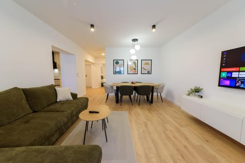 TV and multimedia, Living room, Dining area