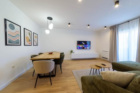 TV and multimedia, Living room, Dining area