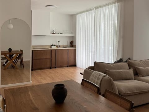 Kitchen or kitchenette, Living room