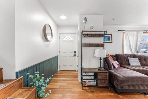 Spacious and Comfy Close to Everything Backyard House in Longmont