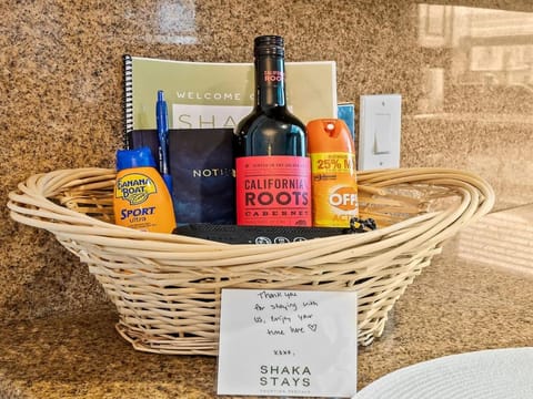 Beach Bungalow I Walk to Private Beach I Swimspa I Jacuzzi House in Lauderdale-by-the-Sea