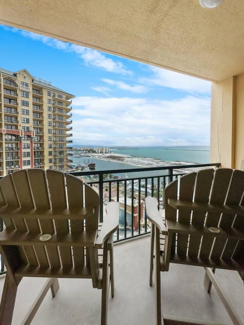 Two Bedroom with Pool Views Apartment in Okaloosa Island