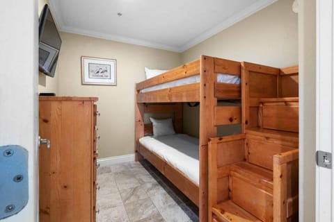 Two Bedroom with Pool Views Apartment in Okaloosa Island