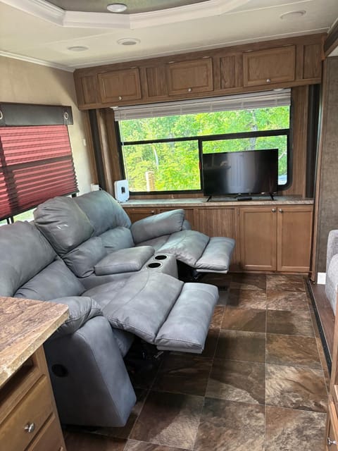 The Revere at Douglas Lake- Camper on the Lake House in Sevierville