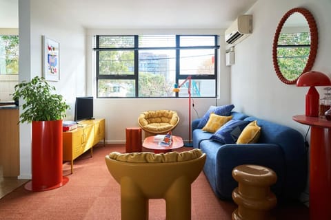 Communal lounge/ TV room, TV and multimedia, Living room, Seating area, air conditioner