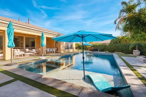 Villa in Gated Estate w Pool, Spa, Putting Green House in La Quinta