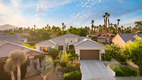 Villa in Gated Estate w Pool, Spa, Putting Green House in La Quinta