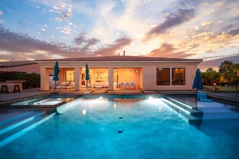 Villa in Gated Estate w Pool, Spa, Putting Green House in La Quinta