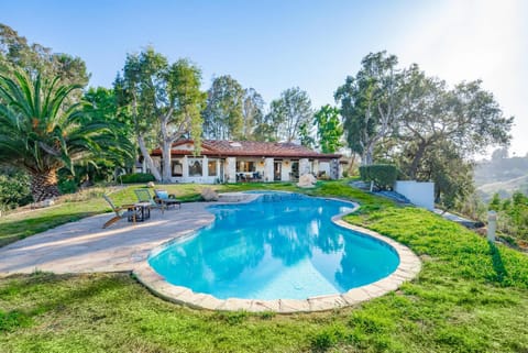 Fallbrook Hilltop Sanctuary - Pool & Pickleball House in Fallbrook
