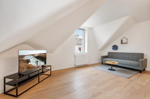 Living room, Photo of the whole room, Seating area