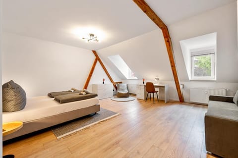 Bed, Living room, Photo of the whole room, Seating area, Bedroom