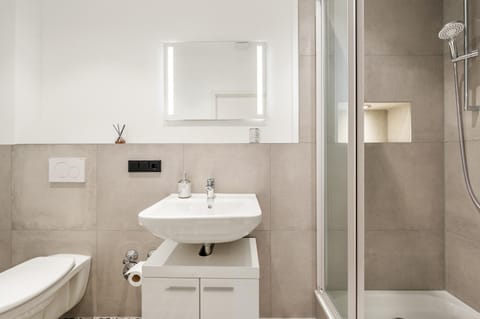 Toilet, Bathroom, towels