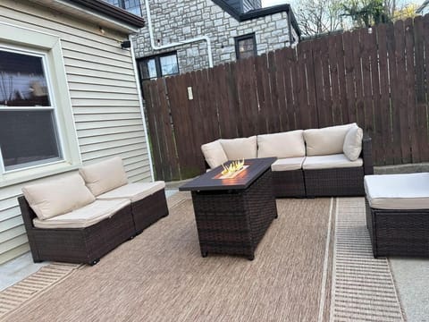 Property building, Patio, Balcony/Terrace, Seating area