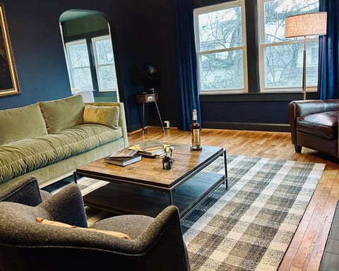 Communal lounge/ TV room, Living room, Seating area, fireplace