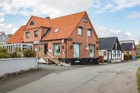 Property building, Street view