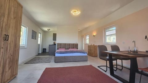 Bed, Photo of the whole room