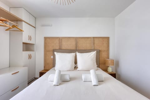 Bed, Photo of the whole room, Bedroom, towels, wardrobe