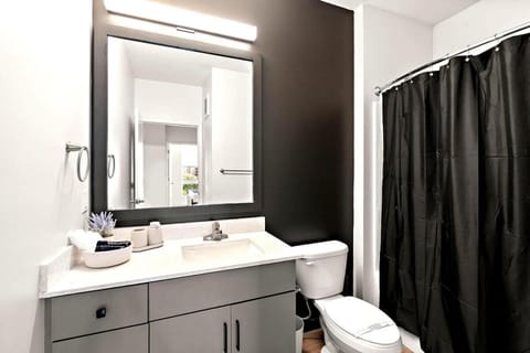 E501 Spacious & Stylish 2bedroom Condo In Downtown Minneapolis, Minutes From Minneapolis Convention Center & US Bank Arena Apartment in Loring Park