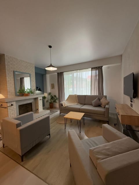 Property building, Restaurant/places to eat, Kitchen or kitchenette, Living room, Seating area, Swimming pool