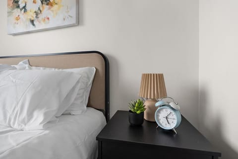 W603 Luxury 2 Bedroom Top Floor Condo In DT Minneapolis, Minutes From Minneapolis Convention Center & US Bank Arena Apartment in Loring Park