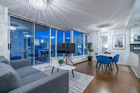 Downtown Condo with Great City Views Apartment in Vancouver