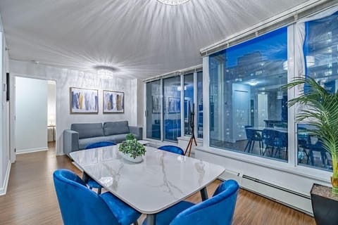 Downtown Condo with Great City Views Apartment in Vancouver