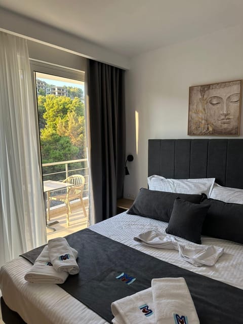 Bed, View (from property/room)