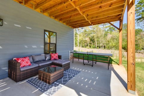 Boat Dock and Lake Hartwell Access Family Getaway! House in Reed Creek