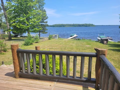 Hidden Cove - Beauty on the Lake! House in Oscoda Township
