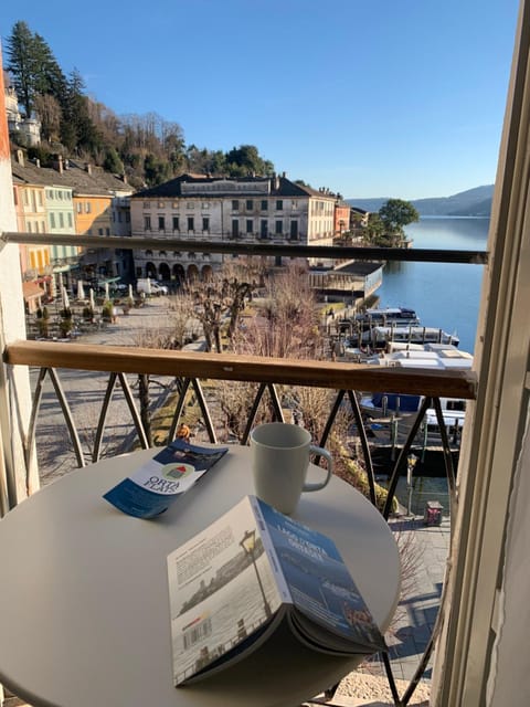 Bedroom, City view, Lake view