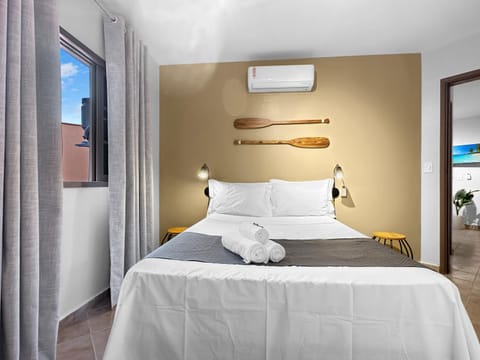 Bed, Photo of the whole room, Bedroom, towels, air conditioner