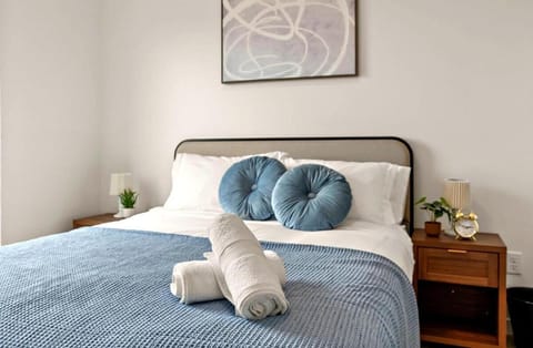 W517 Stylish 1Bd In Heart of Minneapolis, Minutes From Minneapolis Convention Center & US Bank Arena Apartment in Loring Park