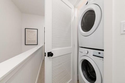 NEW Townhome-River Trail-Las Colonias-Dtown GJ! NO XTRA FEES! House in Grand Junction