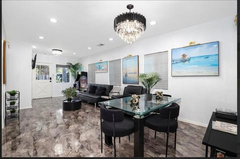 LUXURY VILLA Estate Oasis Villa in Downey