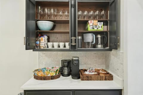 Golden Dunes Stay Valpo 5 BR, 3 King Beds, Game Area House in Valparaiso