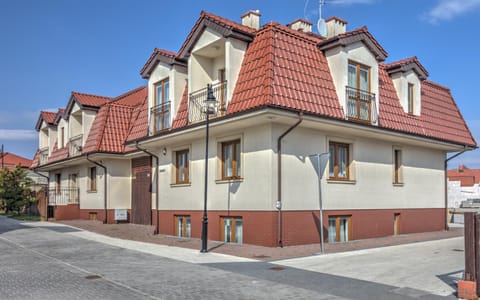 Facade/entrance, Neighbourhood