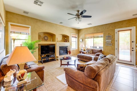 Private Hot Tub Pet-Friendly Maricopa Escape! House in Maricopa