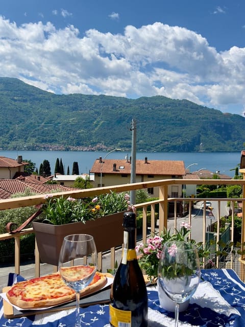Natural landscape, Balcony/Terrace, Dining area, Lake view, Lunch, Dinner