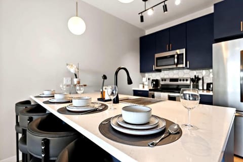 W513 Cozy & Chic 1Bd In Downtown Minneapolis, Minutes From Minneapolis Convention Center & US Bank Arena Apartment in Loring Park