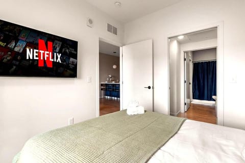 W513 Cozy & Chic 1Bd In Downtown Minneapolis, Minutes From Minneapolis Convention Center & US Bank Arena Apartment in Loring Park