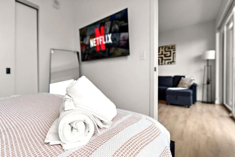 W322 Cozy Luxury 1Bedroom Condo In Downtown Minneapolis, Minutes From Minneapolis Convention Center & US Bank Arena Apartment in Loring Park