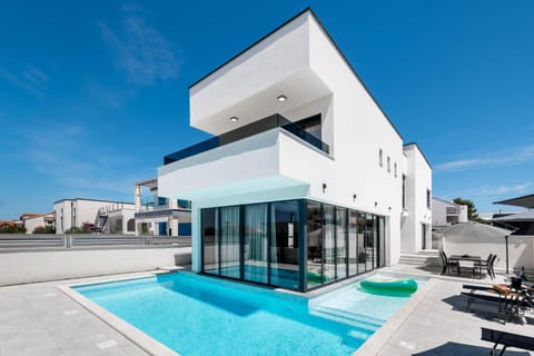 Property building, Pool view, Swimming pool