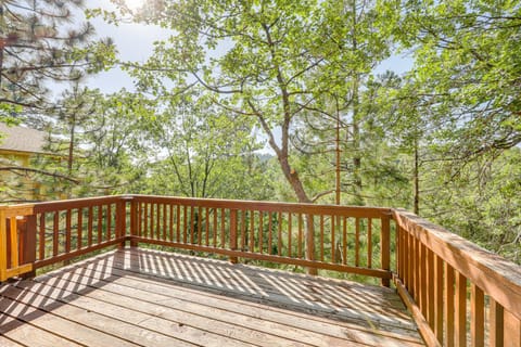 Between Big Bear and Lake Arrowhead - Cabin with View! Cabin in Running Springs