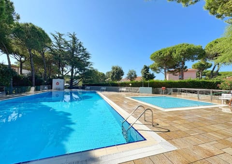 Staff, Day, Garden, Garden view, Pool view, Swimming pool, sunbed