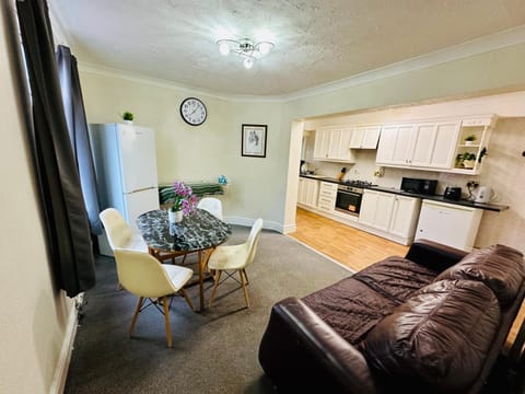 Kitchen or kitchenette, Kitchen or kitchenette