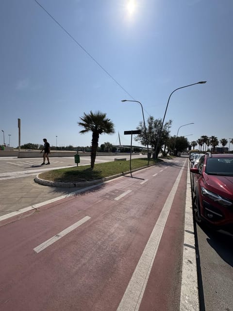 Neighbourhood, Street view