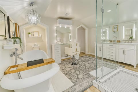 Shower, Hot Tub, Bathroom, Bath