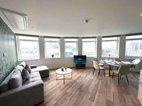 TV and multimedia, Living room, Dining area, City view