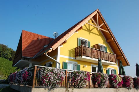 Property building, Facade/entrance, Balcony/Terrace